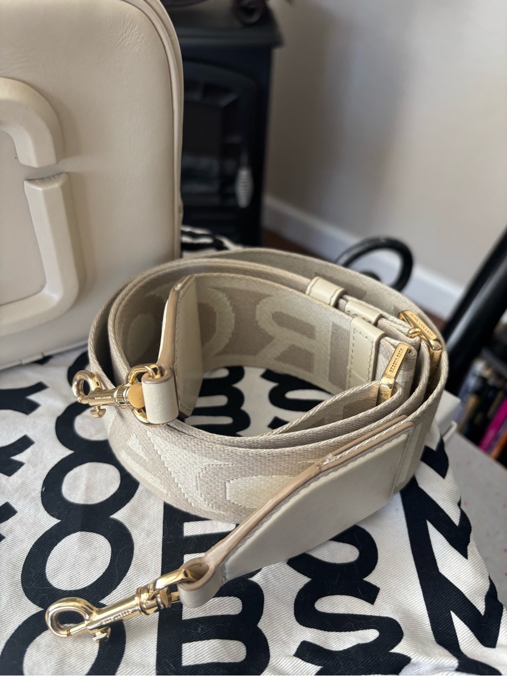 Marc Jacobs THE CUBE Beige matching with Beige WALLET♥️ - Picture 5 of 16